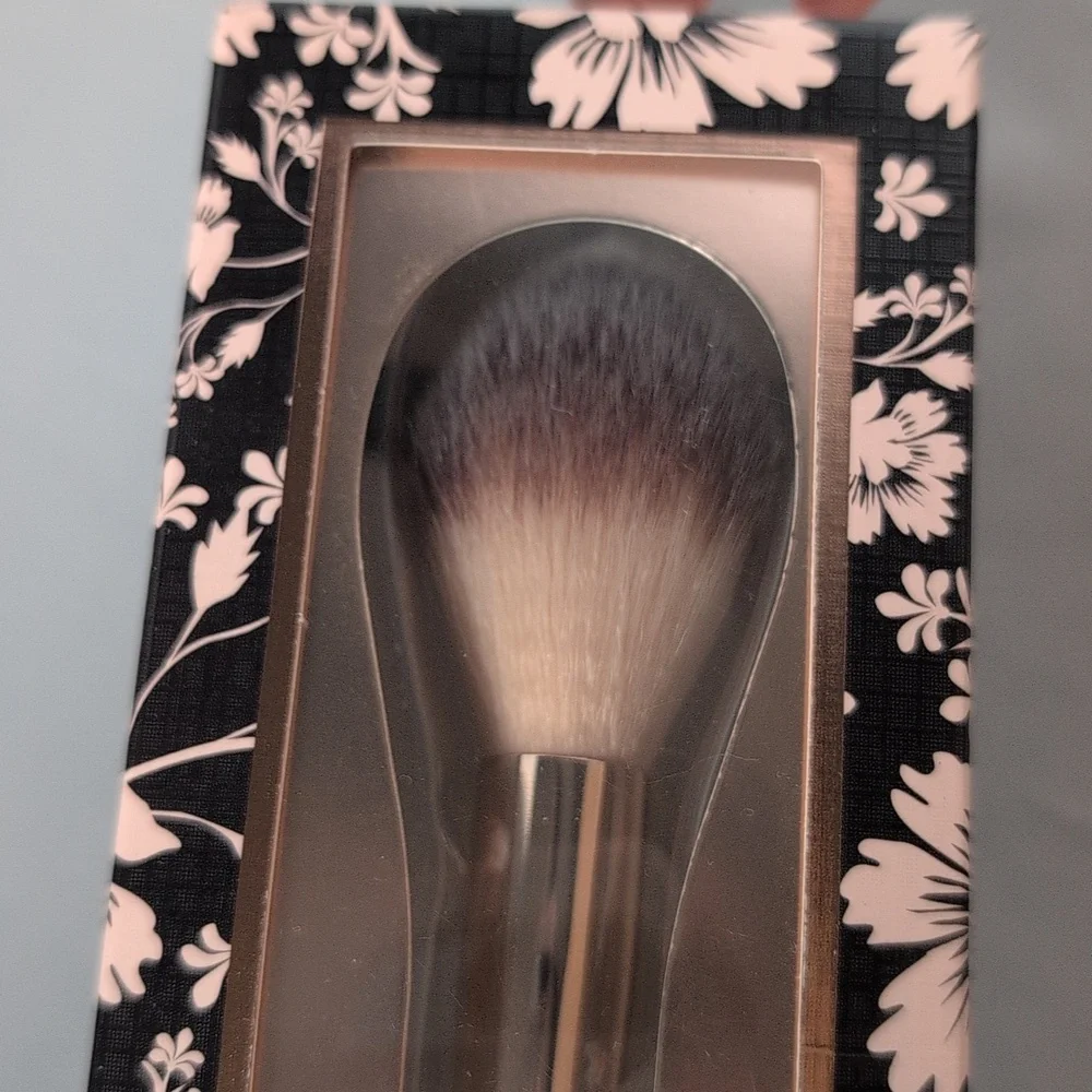 Vince Camuto Luxury Beauty Collection Duo Face Brush Rose Gold Handle